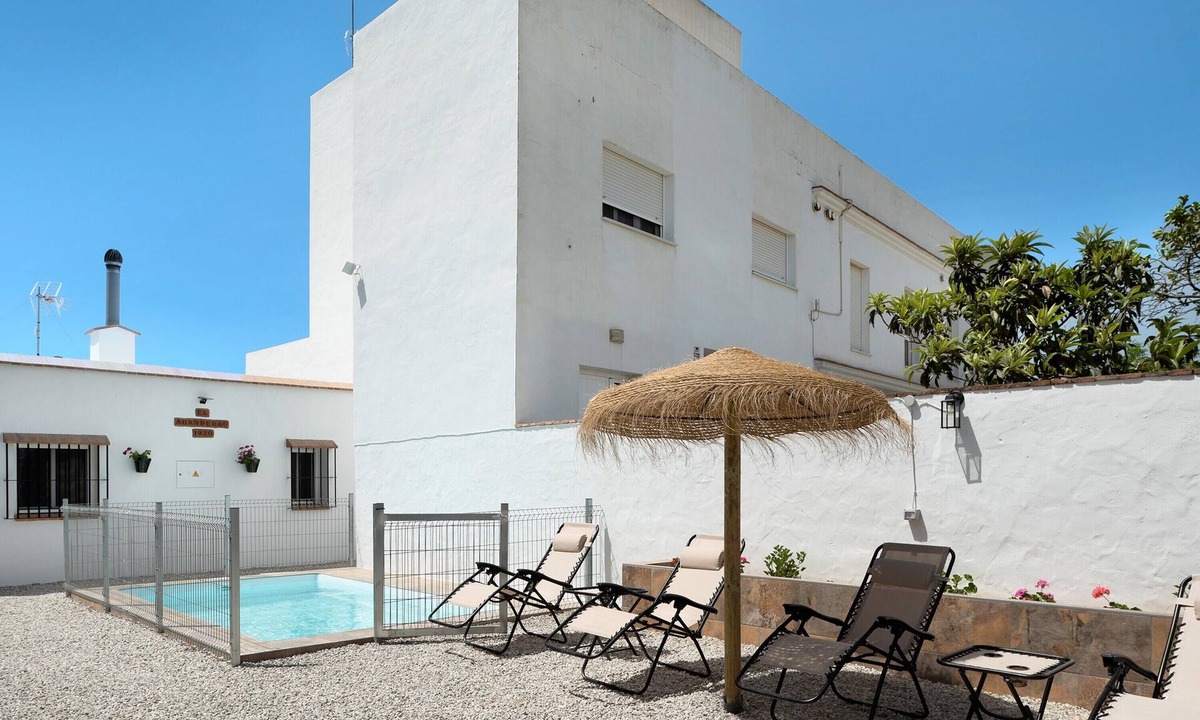 Conil de la Frontera City Center Villa | Villa 'El Abanderao' with Private Pool, Wi-Fi, and Air Conditioning