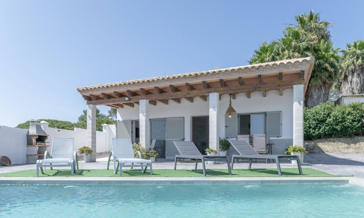 Brena y Marismas de Barbate Natural Park House | Villa 'El Olivar 2' with Mountain Views, Wi-Fi and Air Conditioning