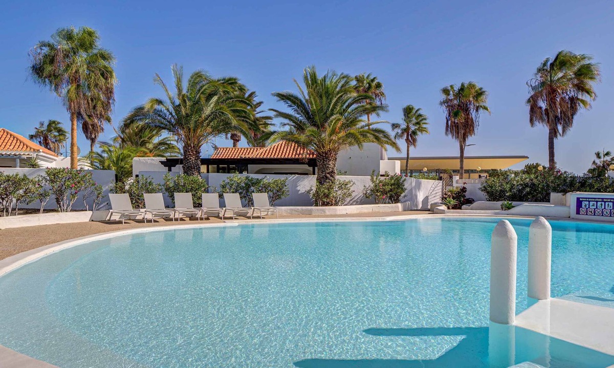 Castillo Caleta de Fuste Villa | Villa Savila. 100 meters from the beach and with swimming pool.