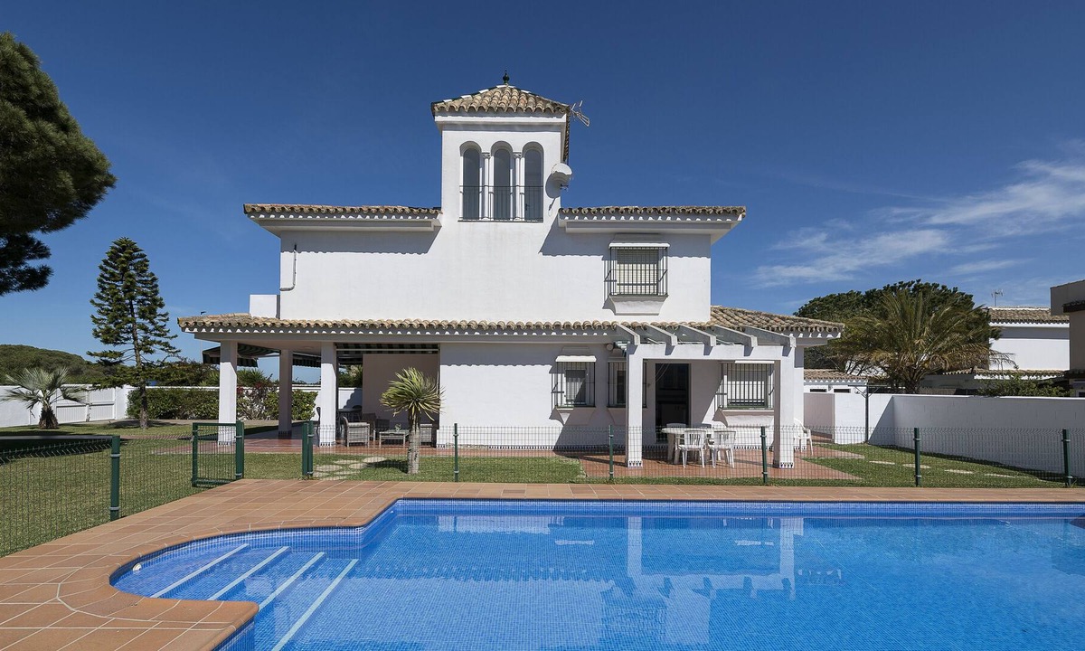 Poblado de Sancti Petri Villa | VILLA VIRGEN DEL CAMINO - Spectacular beachfront villa in Sancti Petri - Wifi gra