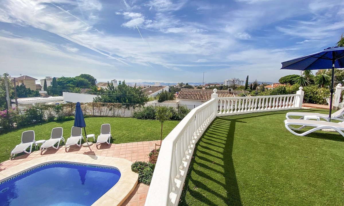 Torreblanca Villa | Villa for 8 people with private pool & bbq. 5 min drive from beach!
