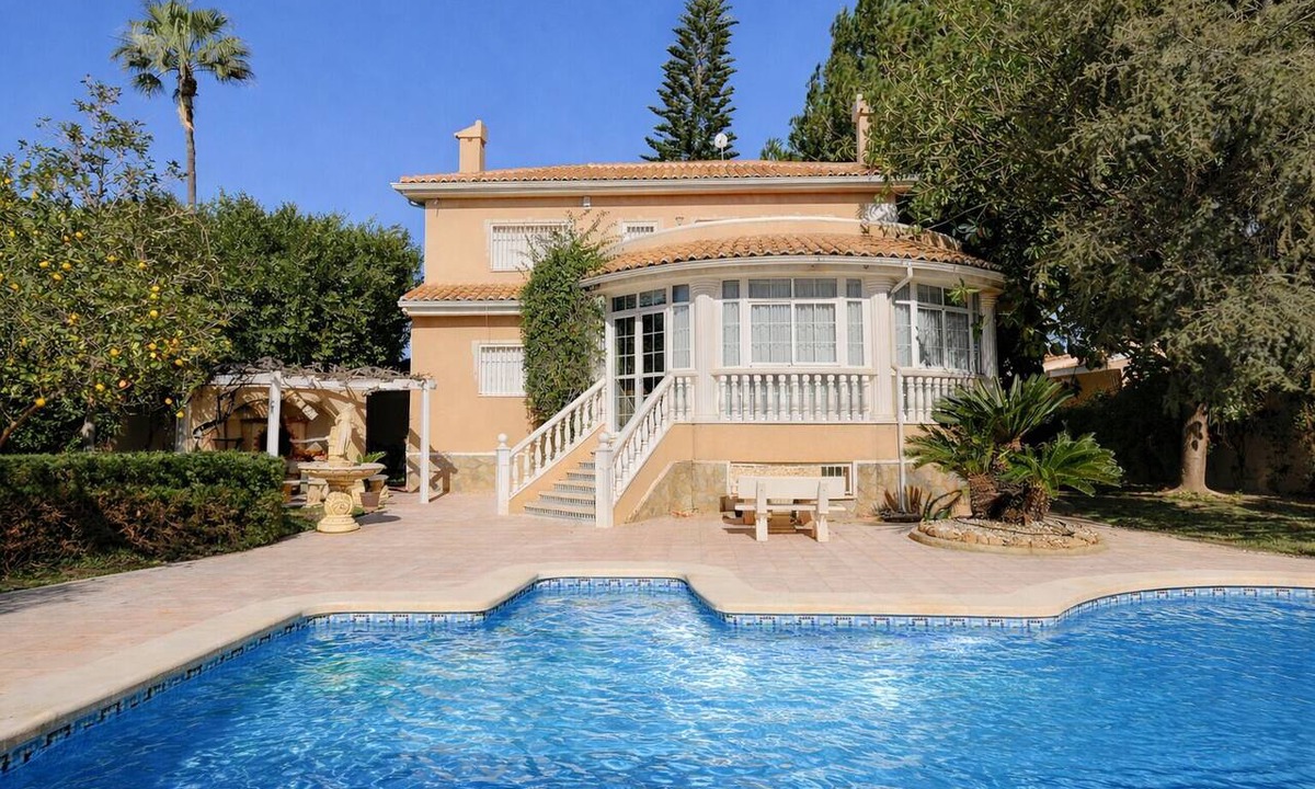Quesada Ski Chalet | Villa Golden Serenity: a luxury vacation with all the amenities.