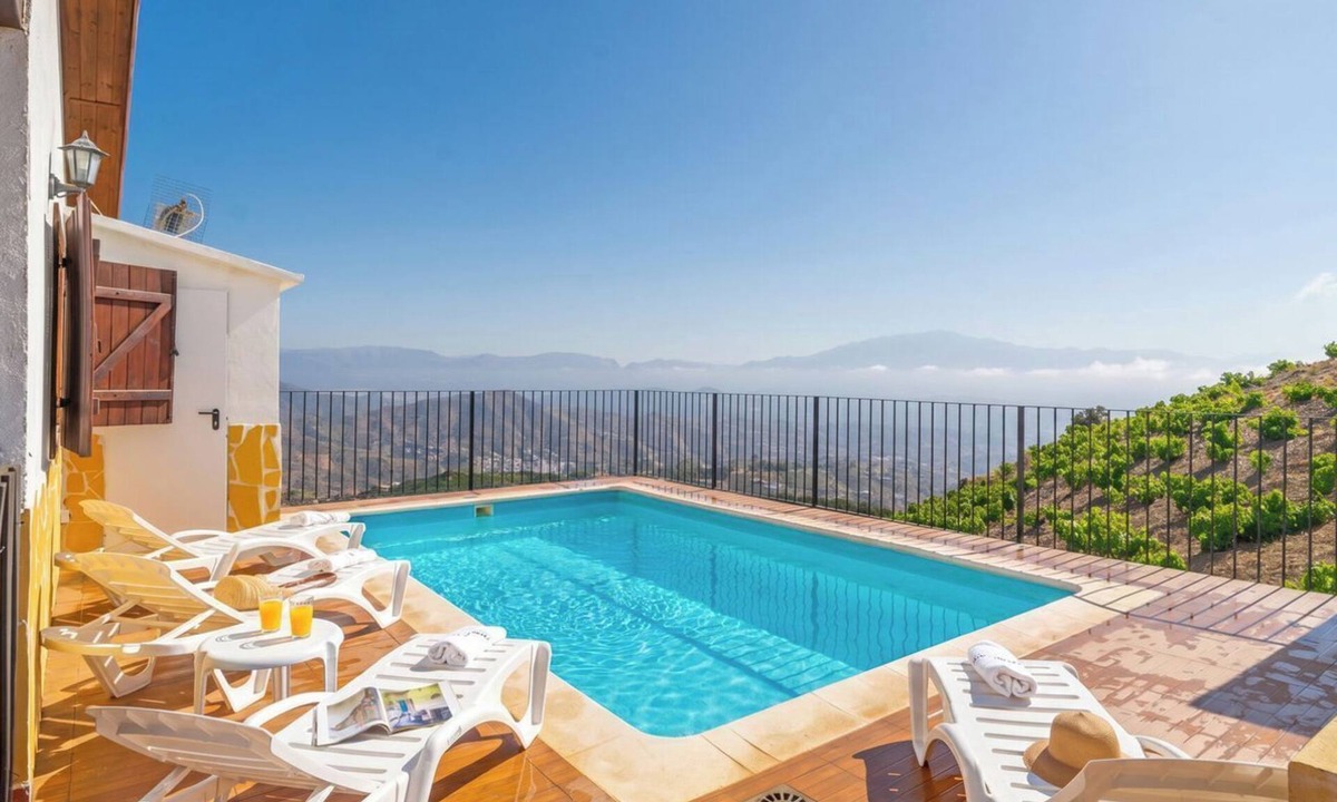 Rio Velez Villa | Villa Imperator Moclinejo by Ruralidays