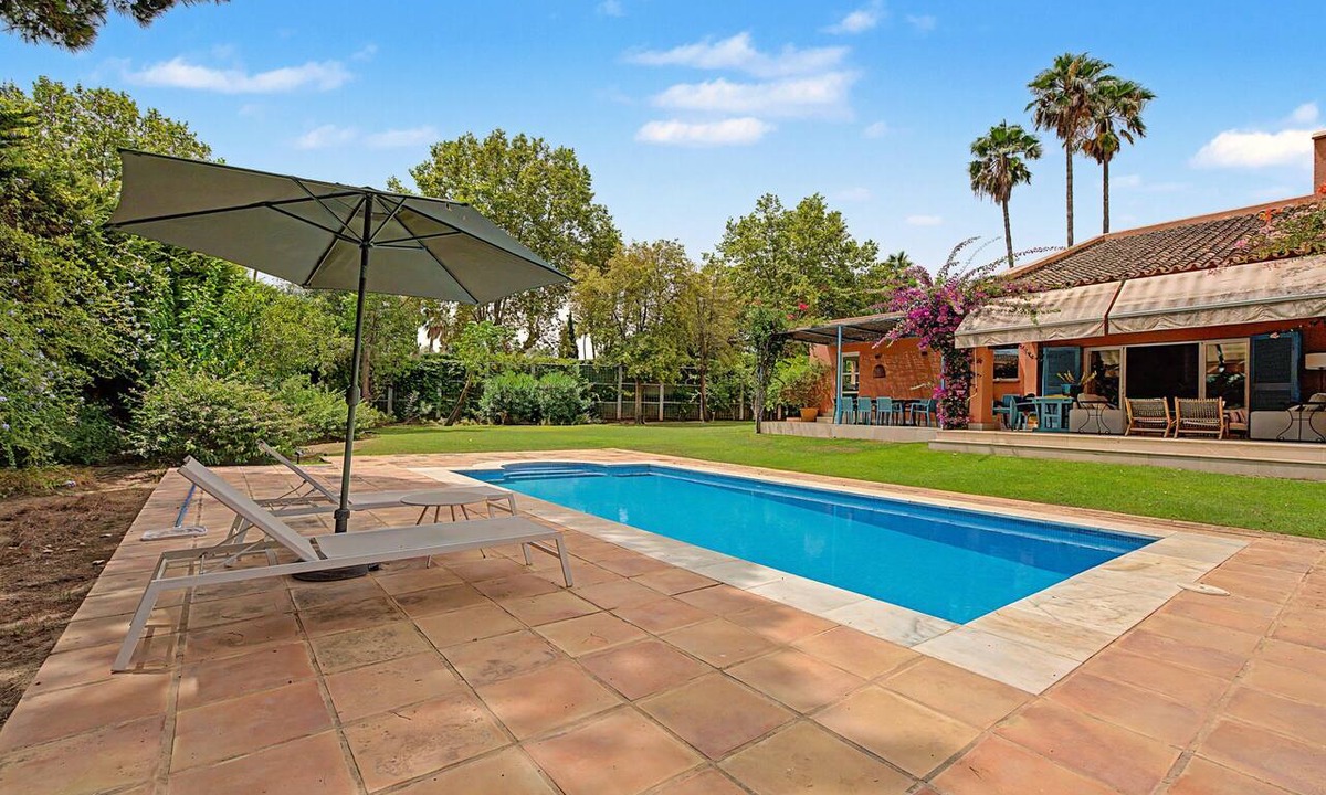 Sotogrande Villa | Villa 'Impresionante Con Piscina' with Private Pool, Wi-Fi and Air Conditioning