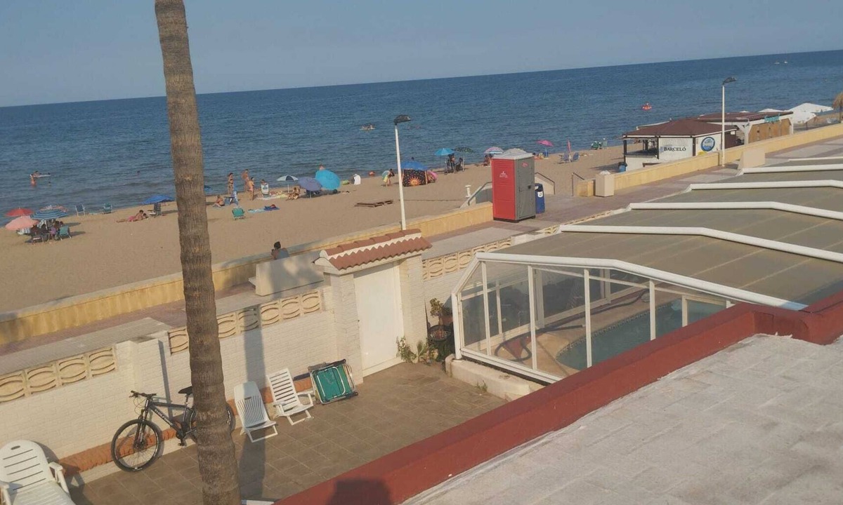 Daimuz Ski Chalet | Villa in Gandía Beach in erste Strand Promenade. WiFi kostenloss Privaten Pool