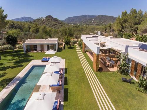 Sant Josep de sa Talaia Villa | Villa in Ibiza with Infinity Pool & Beach Access