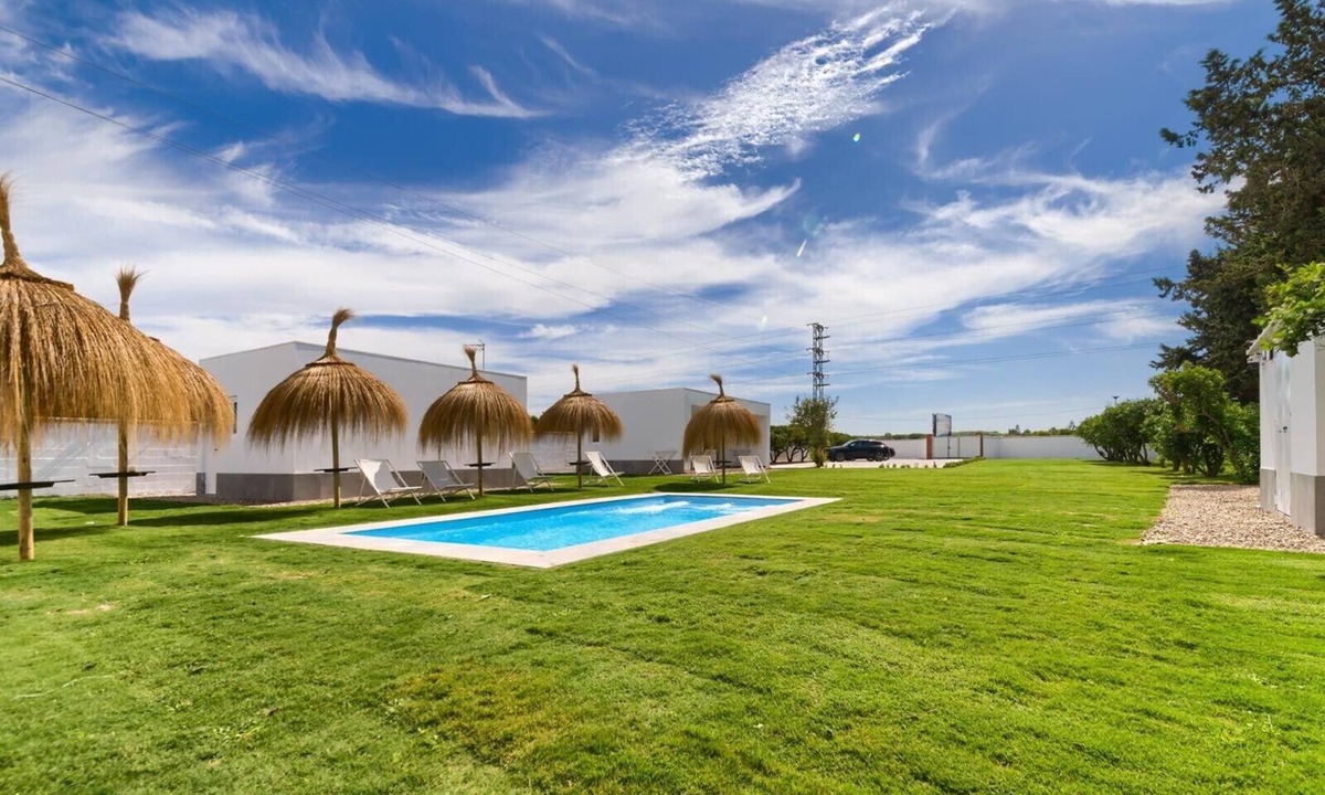 Chiclana de la Frontera Villa | Villa Los Naranjos – Adults Only 25+ with Private Pool, Wi-Fi & Air Conditioning