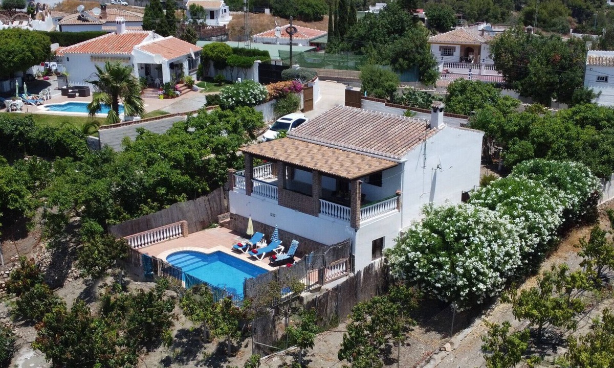 Frigiliana Ski Chalet | Villa La Lomilla