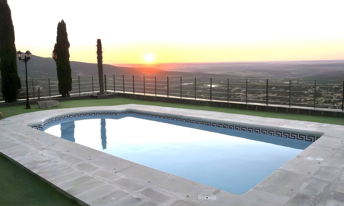 Los Angeles de San Rafael Villa | Villa Los Ángeles in the Sierra de Guadarrama with Pool and Lake Views