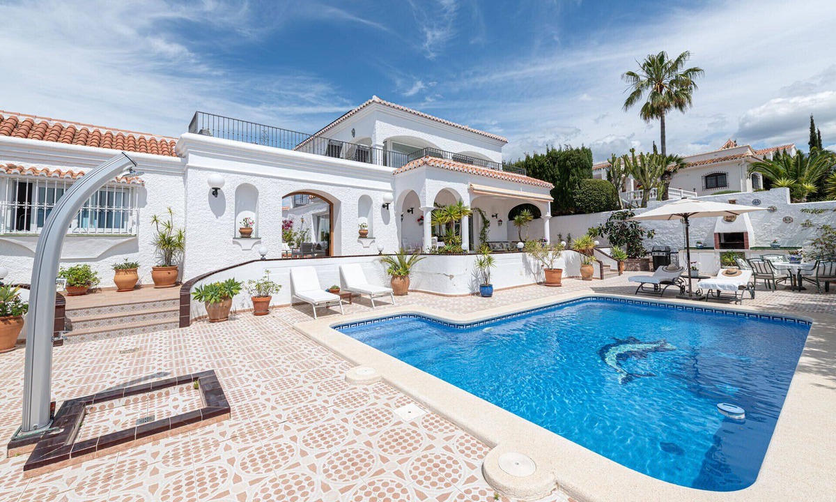Chimenea Villa | Villa Los Arcos - Nerja