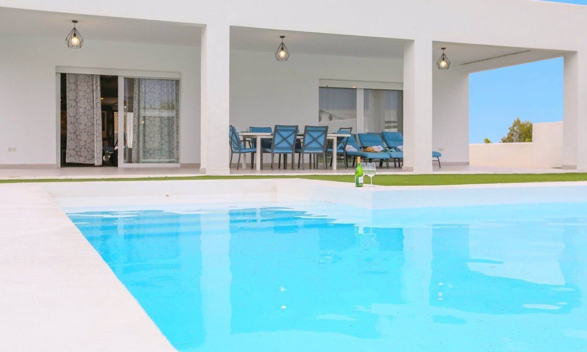 Marchena Villa | Villa M&J La Puebla de Cazalla by Ruralidays