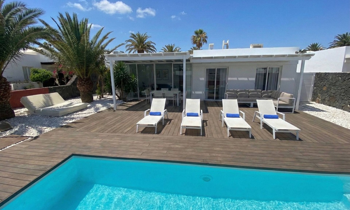 Playa Blanca Villa | Villa María