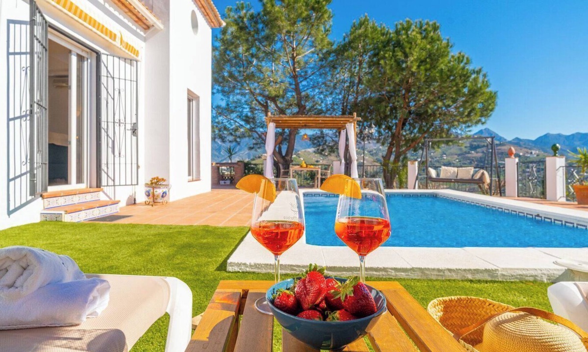 Sayalonga Villa | Villa María Sayalonga by Ruralidays
