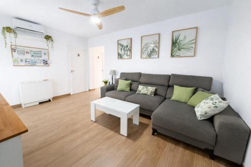 Este-Alcosa-Torreblanca House | Villa Maravilla
