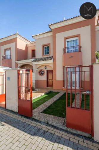 Dos Hermanas House | Villa Marquesado