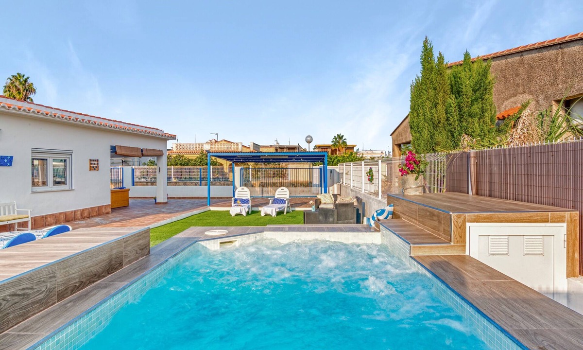 Oliva Villa | Villa 'Mediterraneo' with Private Pool, Wi-Fi and Air Conditioning