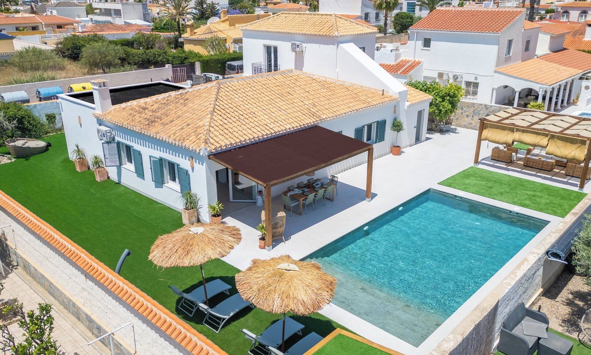 Torrevieja Villa | VILLA MI LOLA. A dream Mediterranean Villa for your best vacations.
