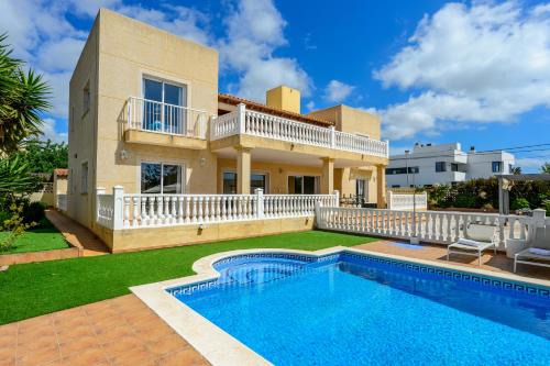 Sant Josep de sa Talaia Villa | Villa next to playa Bossa