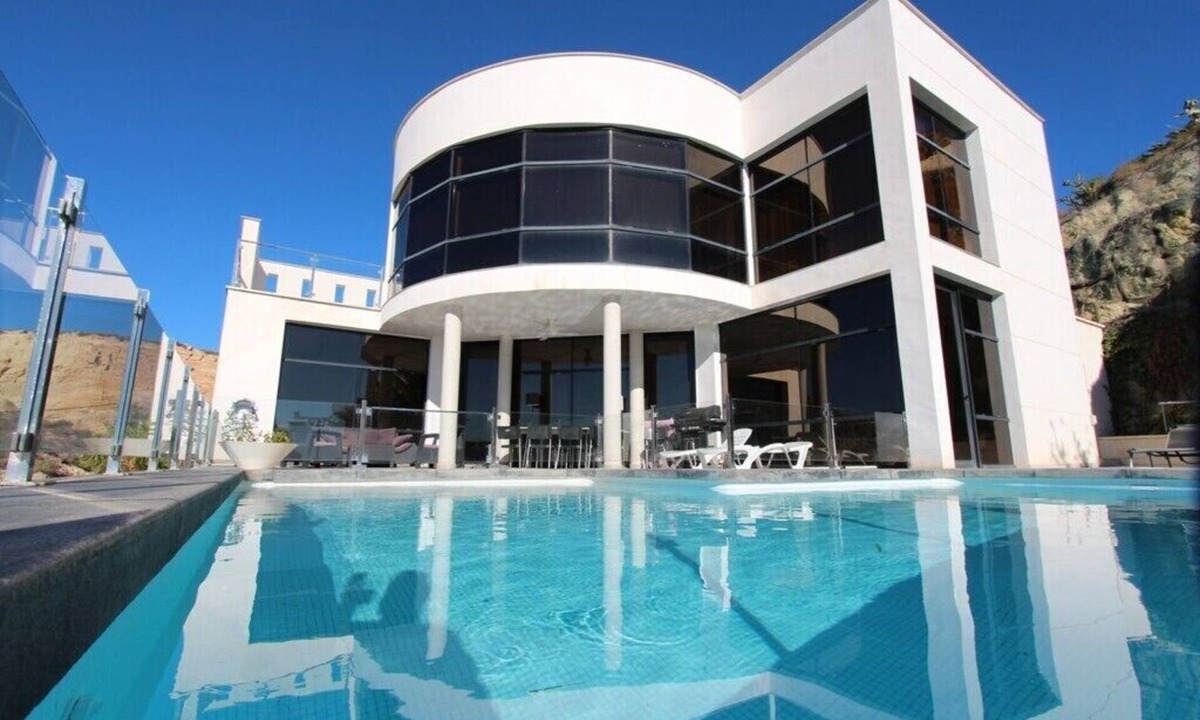 El Campello Villa | Villa Olivia with beautiful views to the sea and the coast!