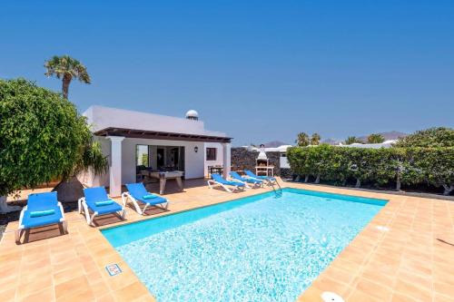 Playa Blanca Villa | Villa Papagayo by Villa Plus