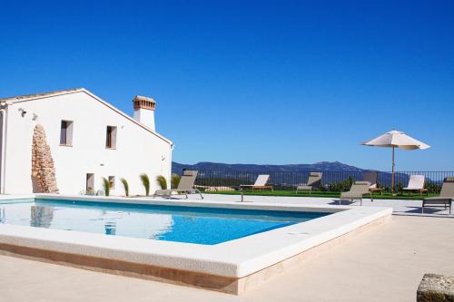 Onil House | Villa para grupos 12 personas con piscina, barbacoa y finca de 50ha en Alicante