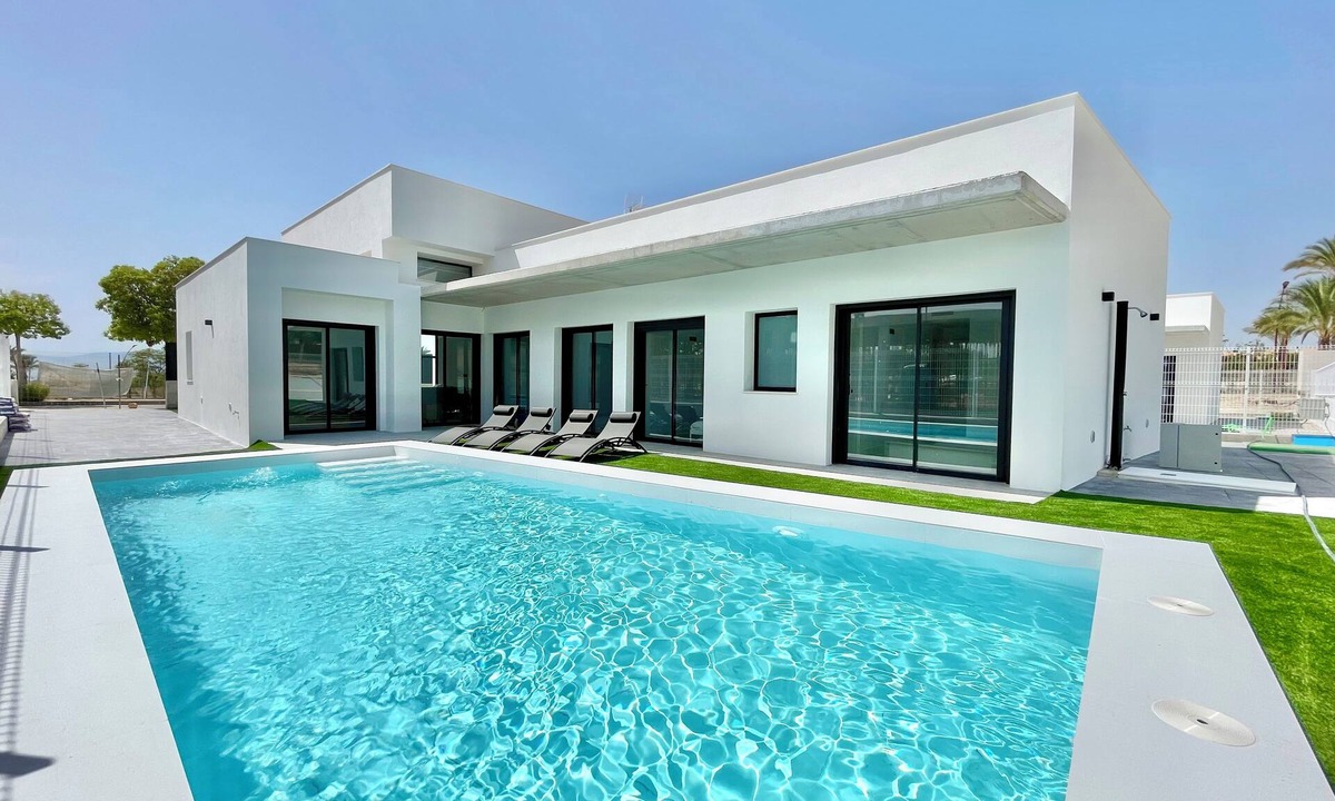 Molina de Segura Villa | Villa/Private Pool/5 Bedrooms/4 Baths