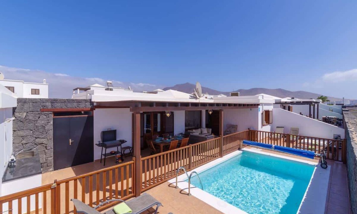 Playa Blanca Villa | Villa Reinosa | Family Vibes by Villas Now