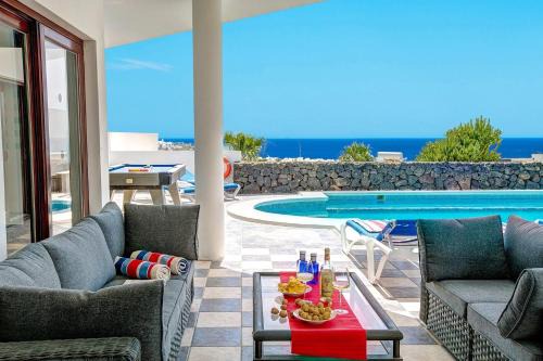 Playa Blanca Villa | Villa Rodea