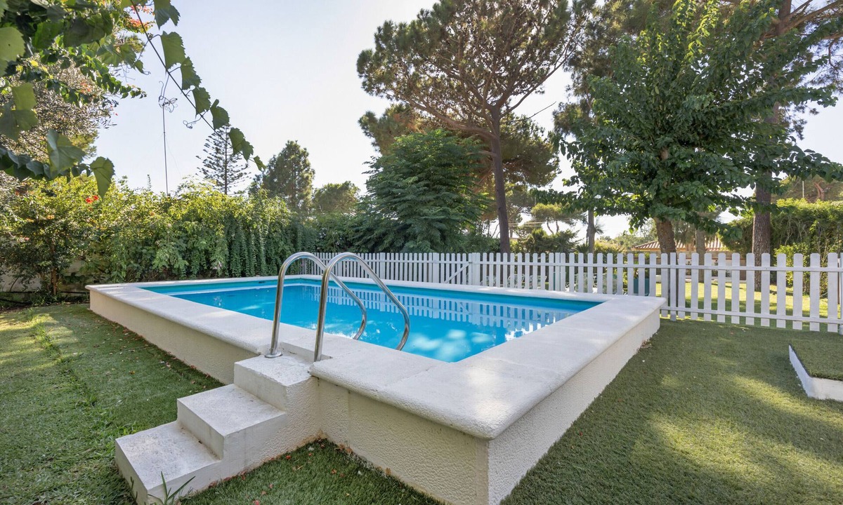 Los Gallos-Cerromolino Villa | Villa 'Sahia Ideal Familias 9 Pax' with Private Pool, Wi-Fi and Air Conditioning