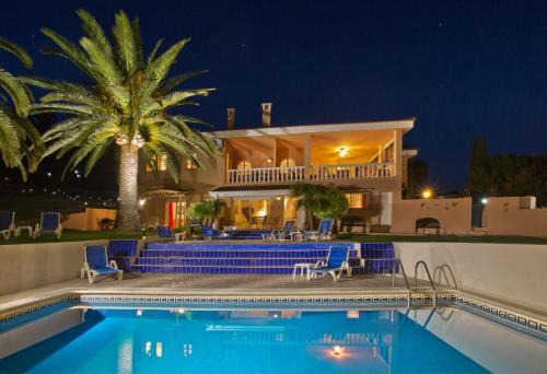 La Gaspara House | Villa Tranquilla - Sea View Apartments with Pool - Walk to Beach - Family and pet Friendly