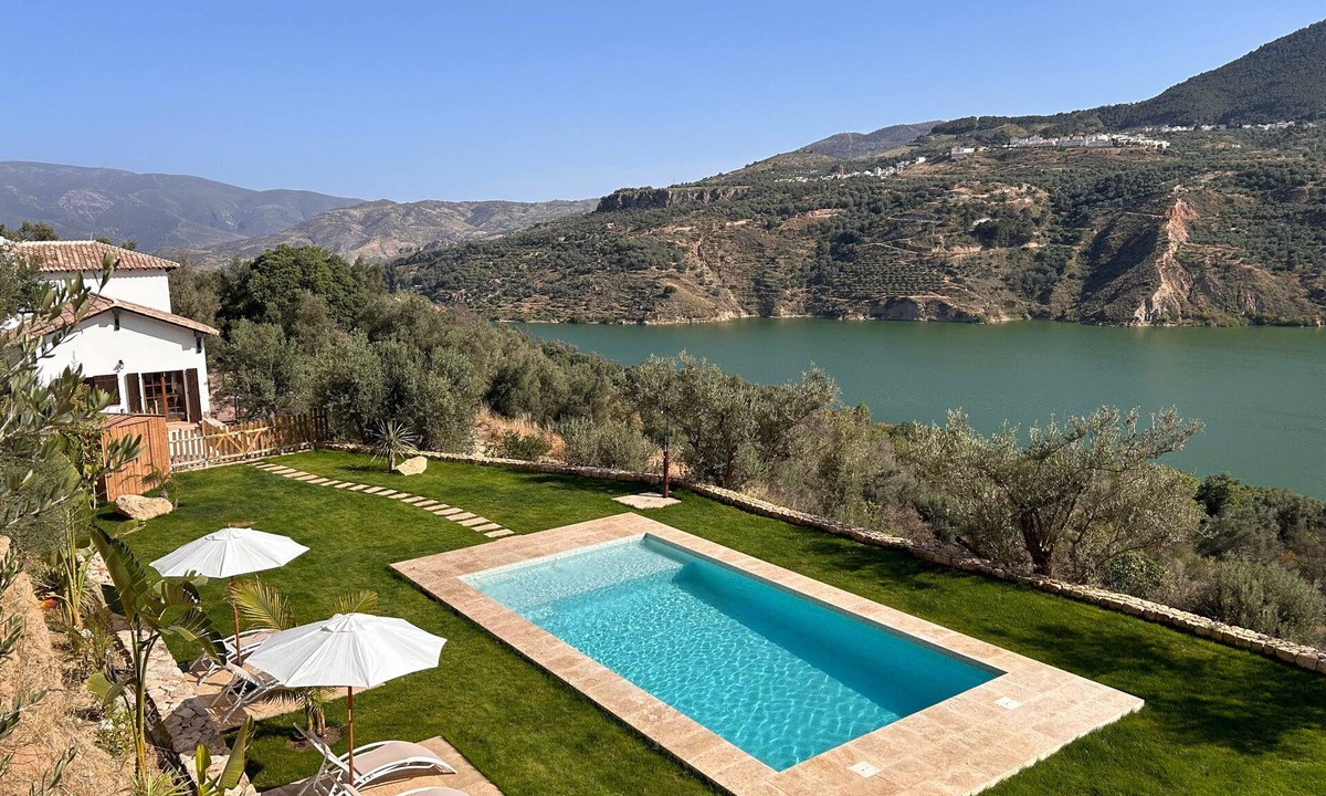 Lecrin Valley Villa | Villa 'Valle de Lecrín' with Lake Views, Wi-Fi, and Air Conditioning