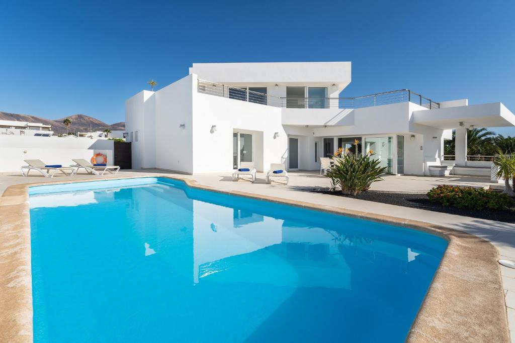 Puerto Calero Villa | VILLA VELA