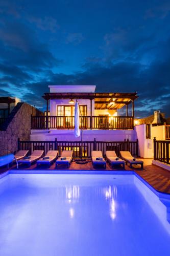 Playa Blanca Villa | Villa Vista Rey - 6 Bedroom - Heated Pool - Amazing Views - Pool Table - Vista Lobos - Playa Blanca
