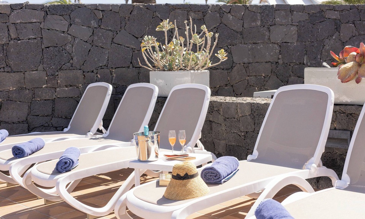 Playa Blanca Villa | Villas Mamma Mia Sleeps 6 with Pool