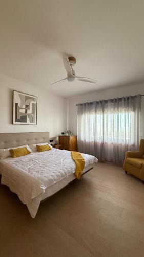 Puerto del Rosario Apartment | Yellow Room - Sunlite Double Private Room in Villa Barbuja