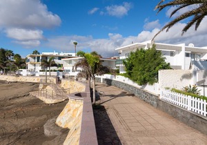 ASARA BEACH 1 apartment, direct access to the beach, private terrace.