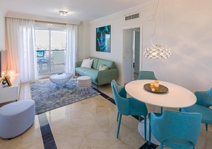 Beachfront Apartment with Sea View, Pool, Terraces & Wi-Fi