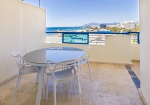 Beachfront Apartment with Sea View, Pool, Terraces & Wi-Fi