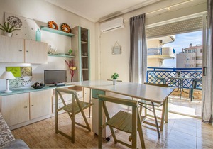 Vacation apartment south of Alicante, from which you can be at the sea in just a few steps.