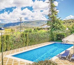 Olvera Outdoor Swimming 