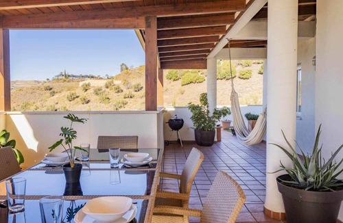 Benagalbon Apartment | Ático con vistas al mar, piscina y parking