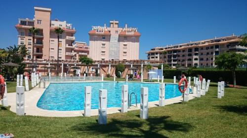 San Luis de Sabinillas Apartment | Ático en La Noria, piscina privada en primera línea de playa.