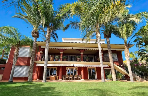 Hoya de los Patos Villa | 10 Bedroom 5* Luxury Villa . Heated Pool & 6 seater jacuzzi , sauna , 24 guests