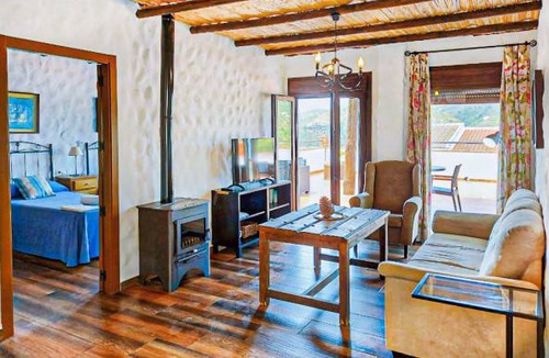 Canillas de Albaida House | 2 bedroom accommodation in Canillas de Albaida