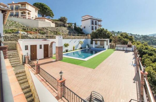 Canillas de Albaida House | 2 bedroom accommodation in Canillas de Albaida