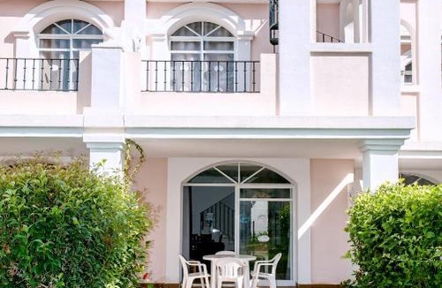 Marbella House | 2 Bedroom Townhouse in Stunning Aloha Gardens 21