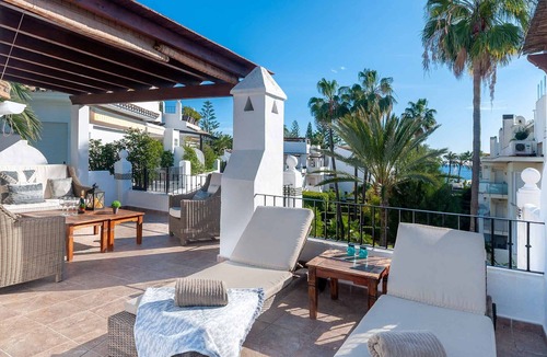 San Pedro de Alcantara Ski Chalet | 27 - Front line beach Townhouse Urb. Castiglione