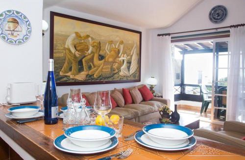 Puerto del Carmen Villa | 2BR Beach House - Solarium & Shower Terrace - 12