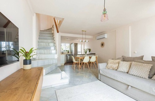 San Basilio House | 3 BD house with Private Solarium and patio
