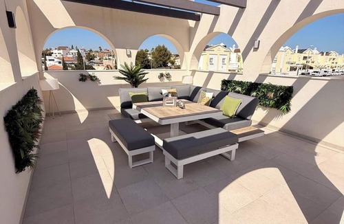 Quesada Villa | 3 Bed Villa - Sleeps 6 - Private Pool - Parking